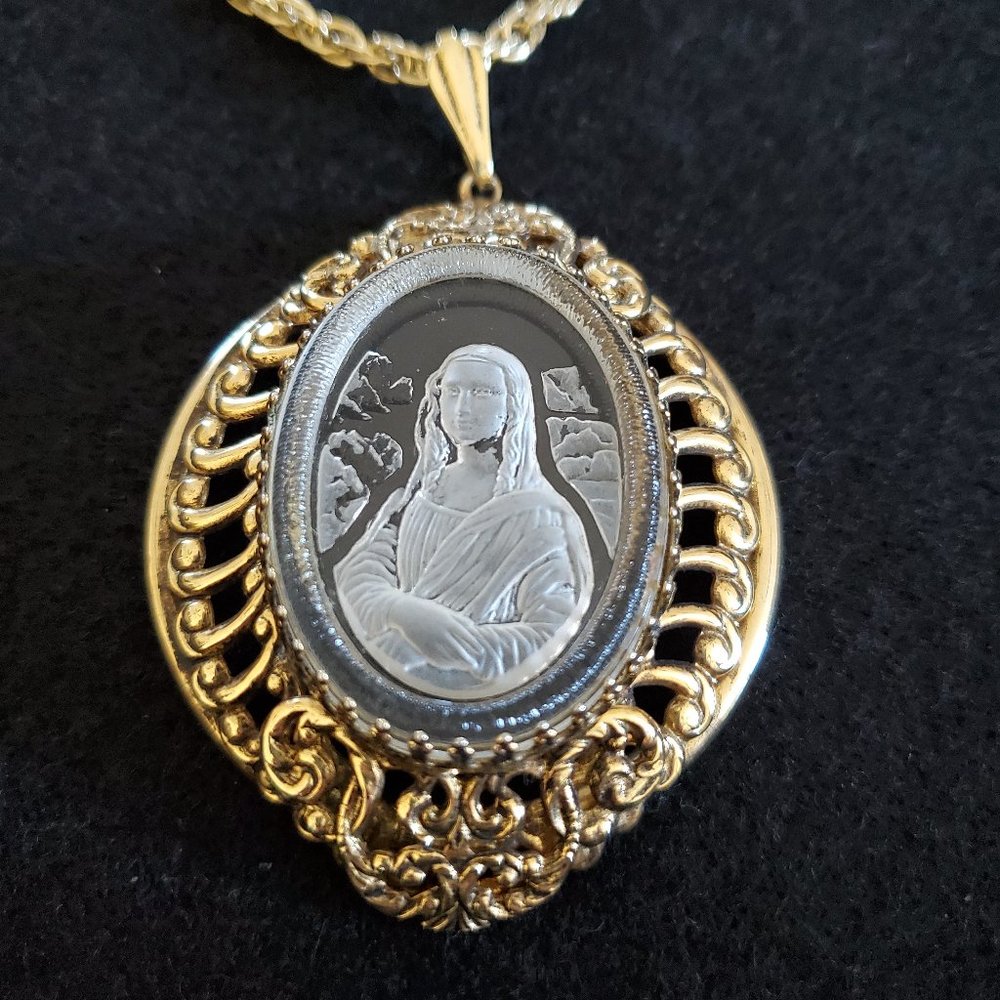 Mona Lisa pendant necklace clear cut art glass framed filigree cameo intaglio
